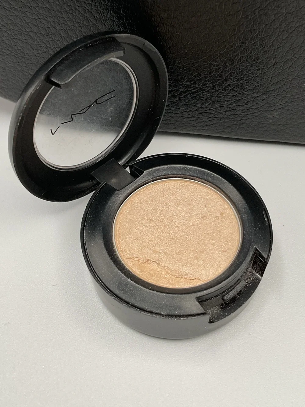 MAC Cosmetics Veluxe Pearl Eyeshadow in Dazzleshadow - Discontinued